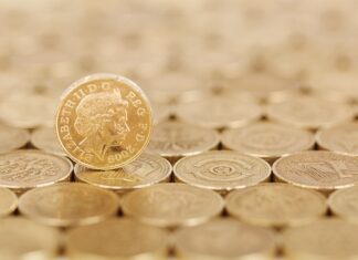 Kiedy najlepiej kupić funty?