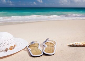 Czy trzeba mieć klapki na basen?