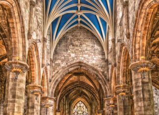 Jak tanio dojechać do Edynburga?