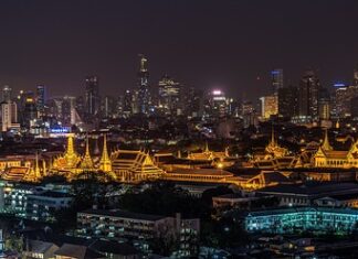 Ile trwa lot z Warszawa do Bangkok Dreamliner?