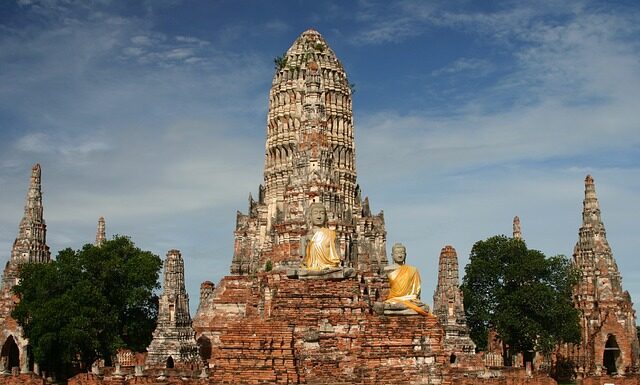 Co lepiej zabrać do Tajlandii dolary czy euro?